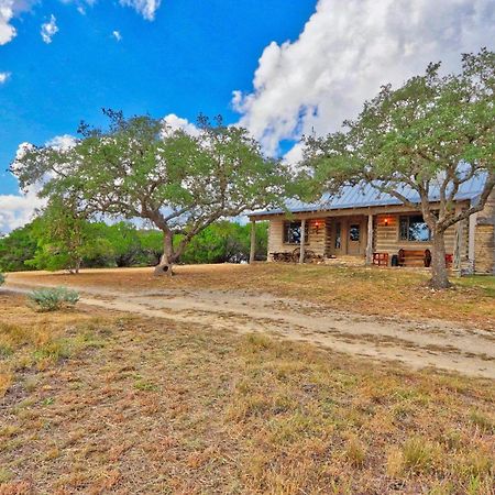 Log Cabin At Old Glory Ranch Wimberley Extérieur photo