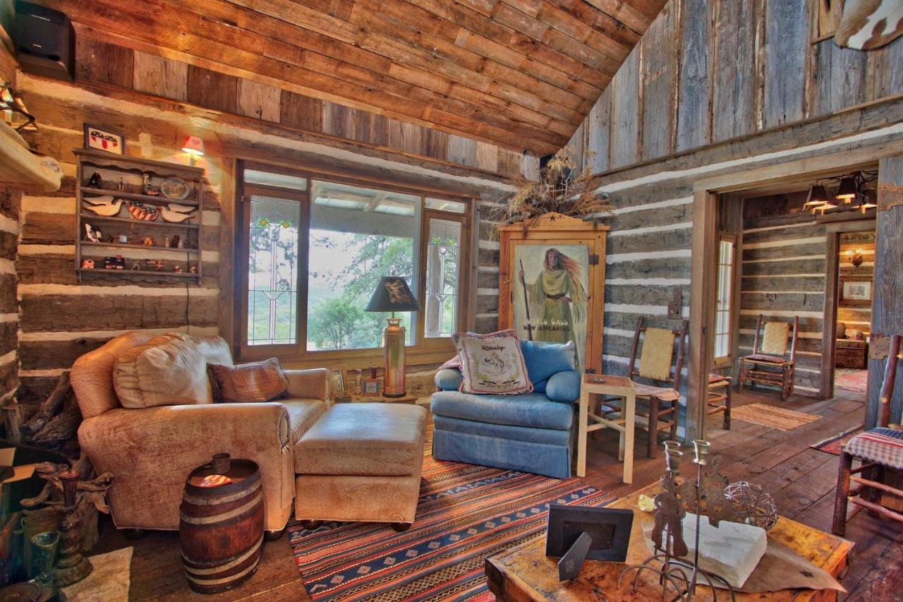 Log Cabin At Old Glory Ranch Wimberley Extérieur photo