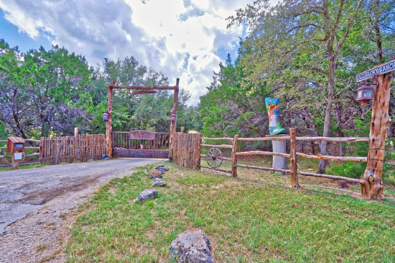 Log Cabin At Old Glory Ranch Wimberley Extérieur photo