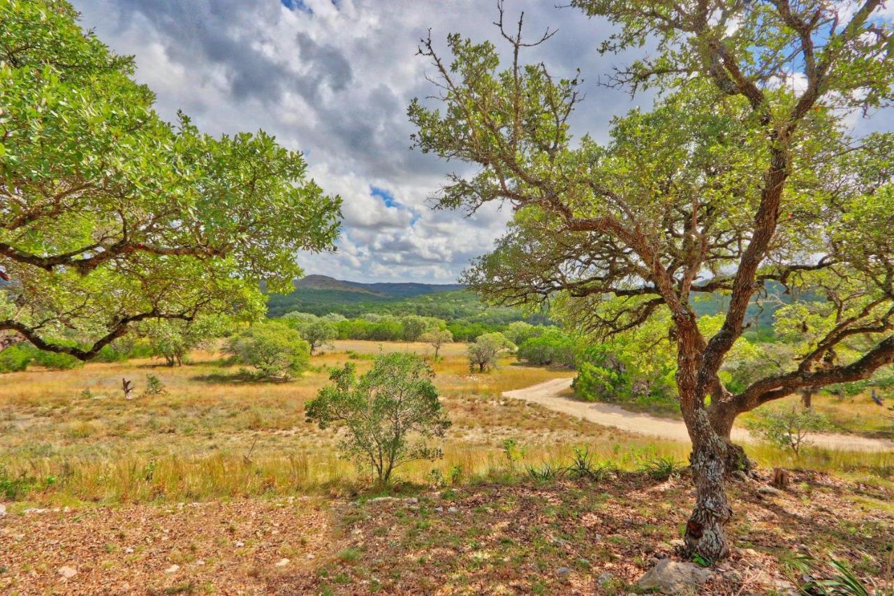 Log Cabin At Old Glory Ranch Wimberley Extérieur photo