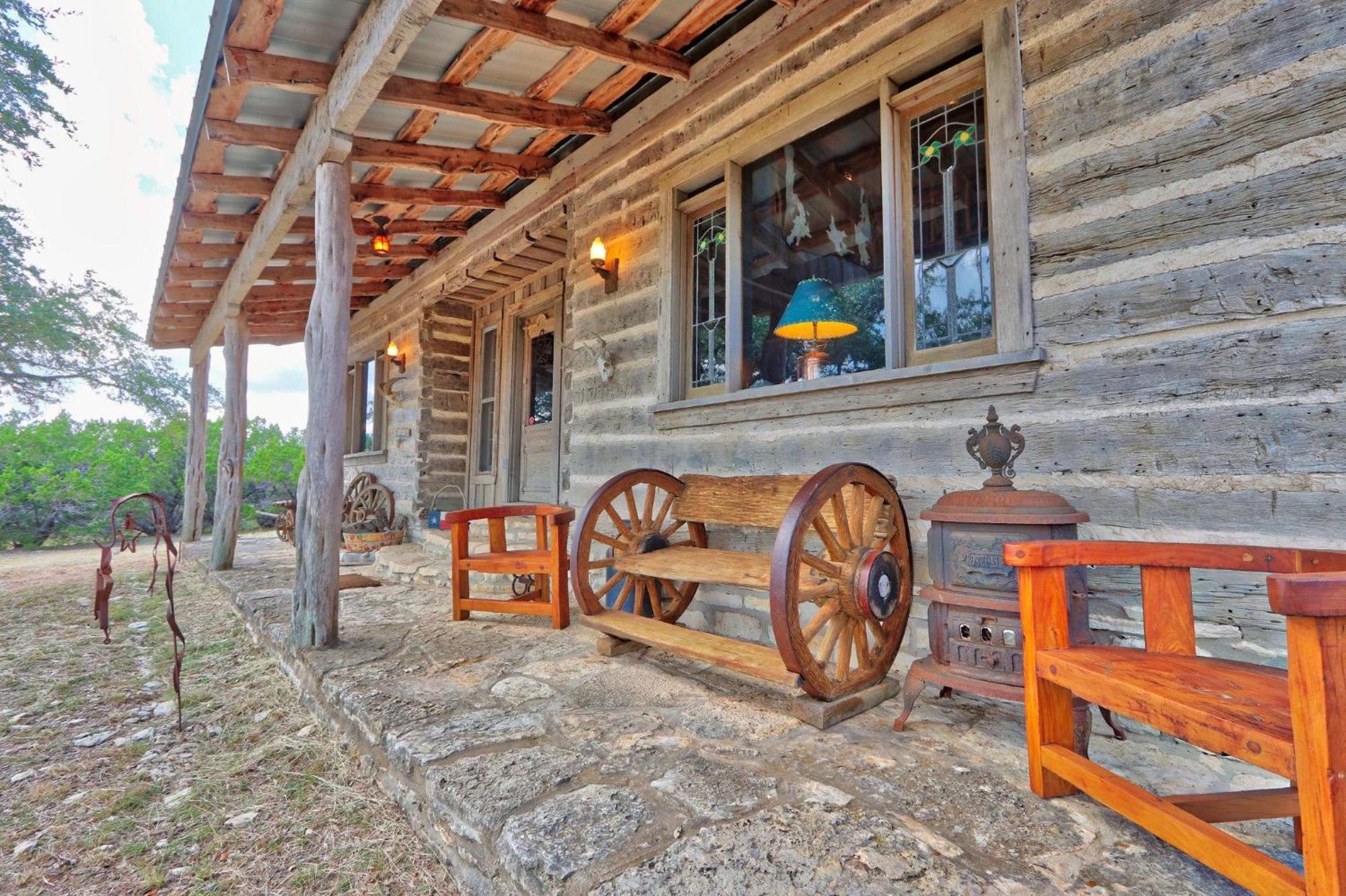Log Cabin At Old Glory Ranch Wimberley Extérieur photo