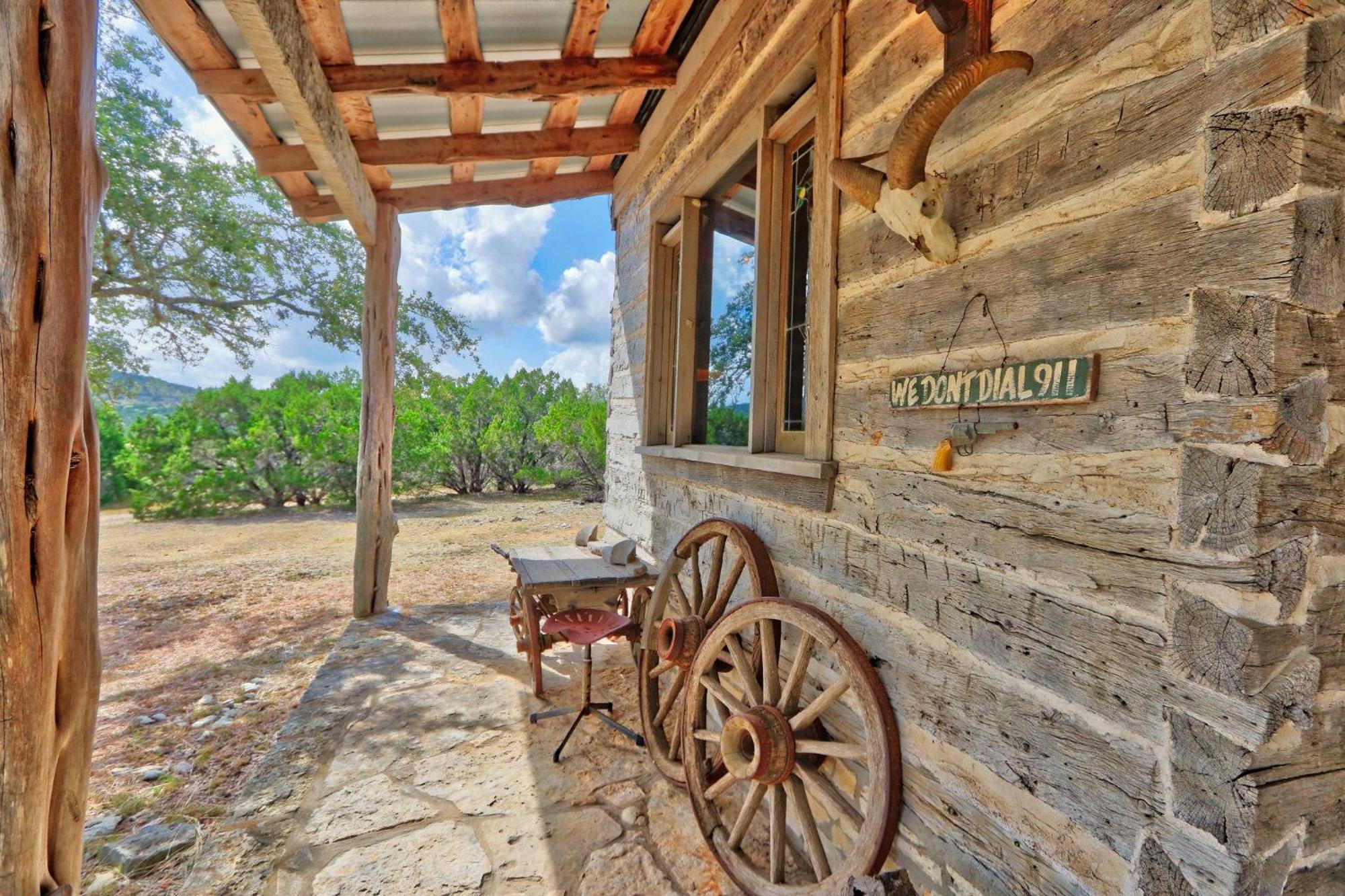 Log Cabin At Old Glory Ranch Wimberley Extérieur photo